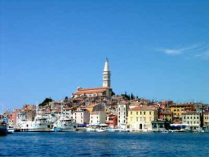 In Rovinj is de kerk van Sveta Euphemia kenmerkend voor 't oude centrum.